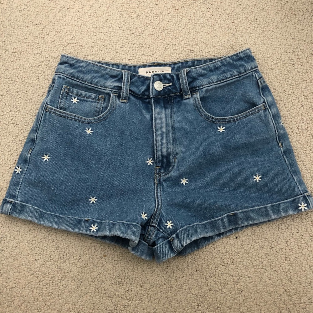 PACSUN shorts with flowers embroidered
